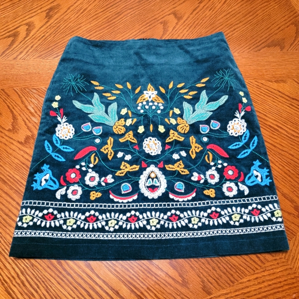 Simplee green fall floral corduroy mini skirt